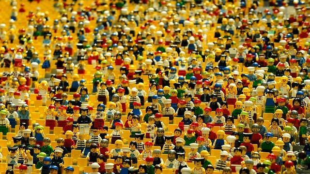 Klasické Lego buduje rast pre dánskych výrobcov hračiek na zmenšujúcom sa trhu